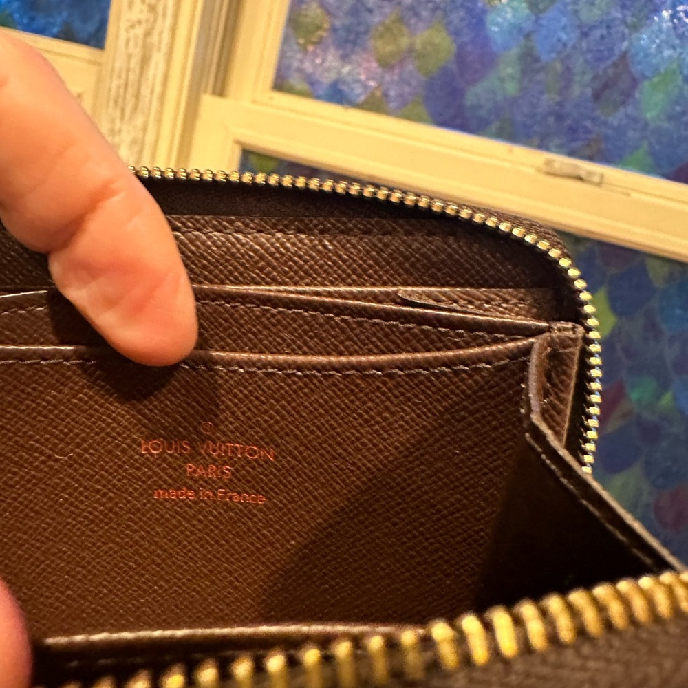 Authentic Louis Vuitton  zippy coin purse - Picture 4 of 7